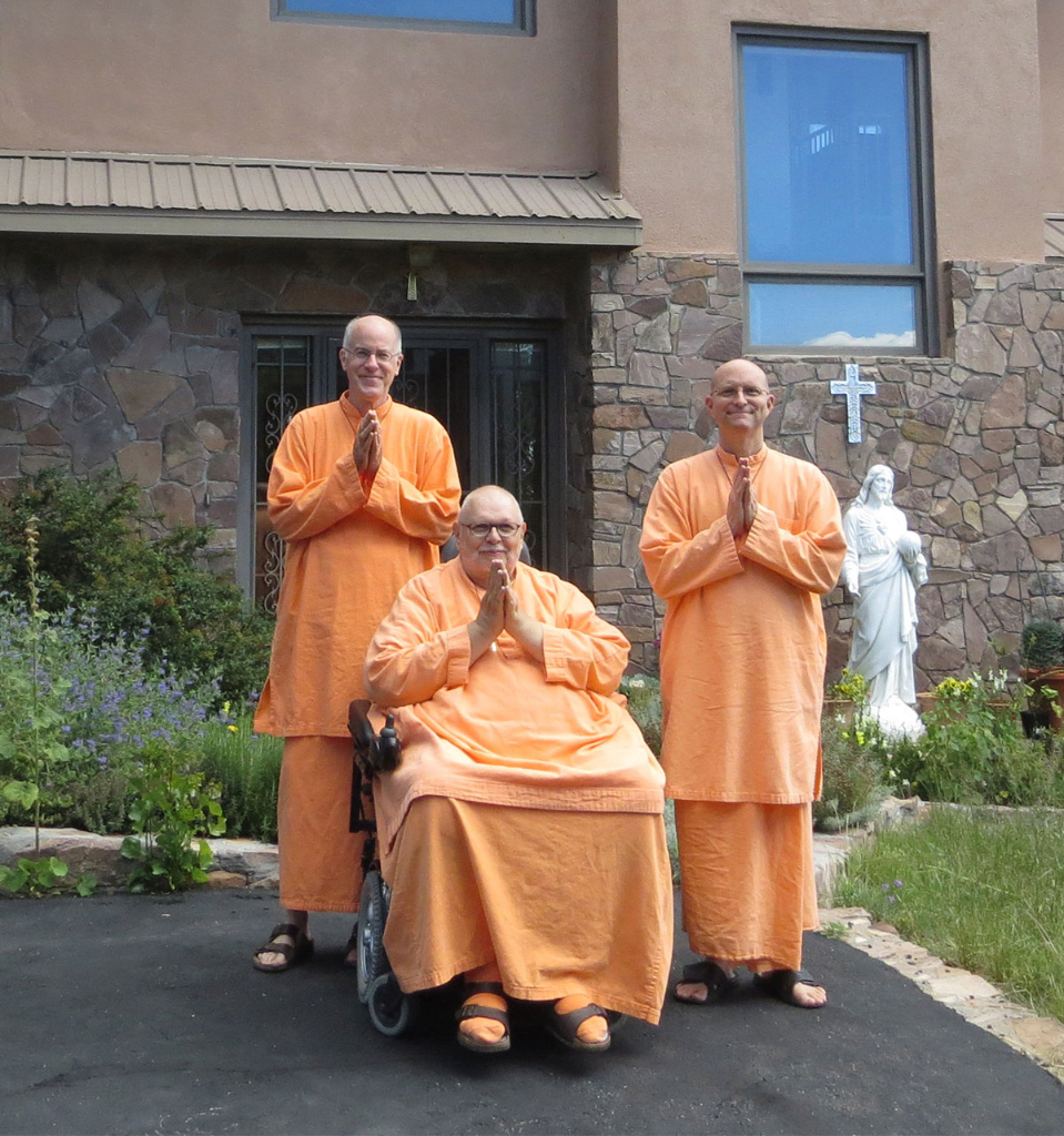 Monks Pranaming